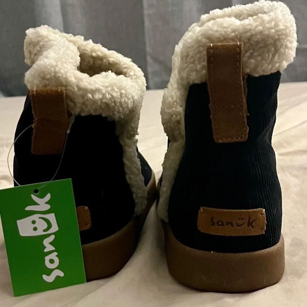 Sanuk | Women’s Black Cream Nice Bootah Corduroy Ankle Boots